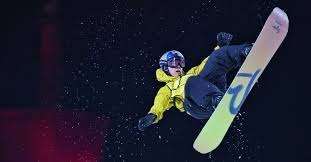 到哪也没俱乐部挣得多！就算让杜峰当广东蓝协主席！或国家队教练能给他开300一500万人民币！可能吗？杜峰当国家队主教练兼广东主教练的。国家队教练的钱够买烟抽吧！都是小零头。＂