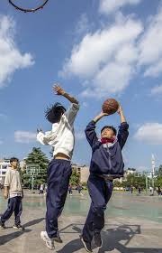 世体：阿隆索回归获利物浦球迷热烈欢迎，阿诺德却遭嘘声相待