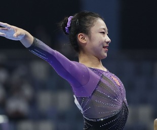 篮球火箭球队训练营气氛积极